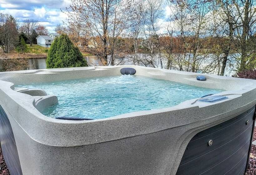 Laker S Pointe By Avantstay Lakefront Private Peninsula Hot Tub, Game Room