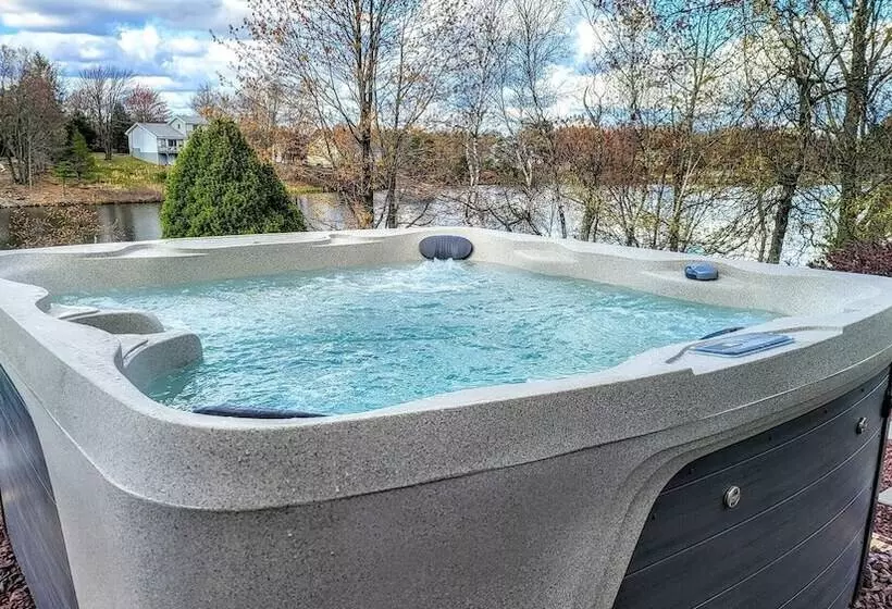 Laker S Pointe By Avantstay Lakefront Private Peninsula Hot Tub, Game Room