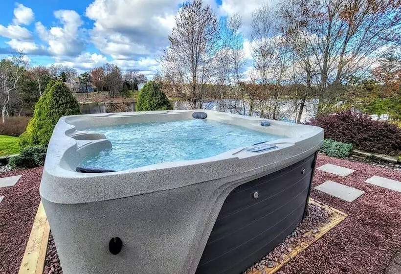 Laker S Pointe By Avantstay Lakefront Private Peninsula Hot Tub, Game Room