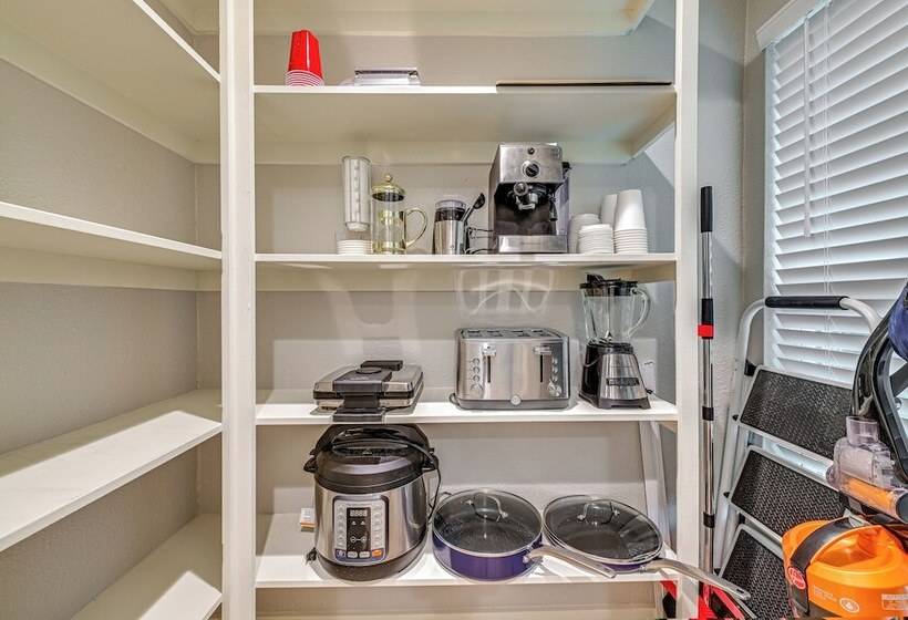 Luxe Pilot Point Home: 3 Mi To Lake Ray Roberts