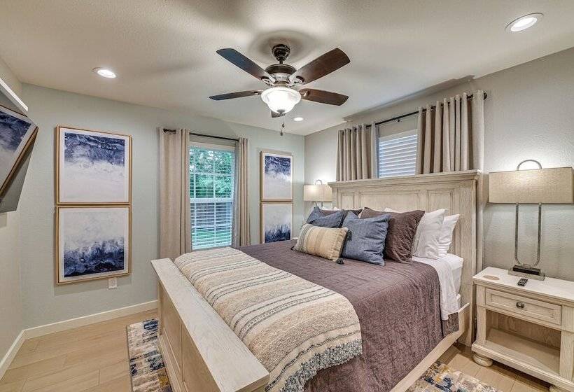 Luxe Pilot Point Home: 3 Mi To Lake Ray Roberts