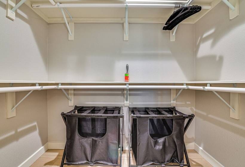 Luxe Pilot Point Home: 3 Mi To Lake Ray Roberts