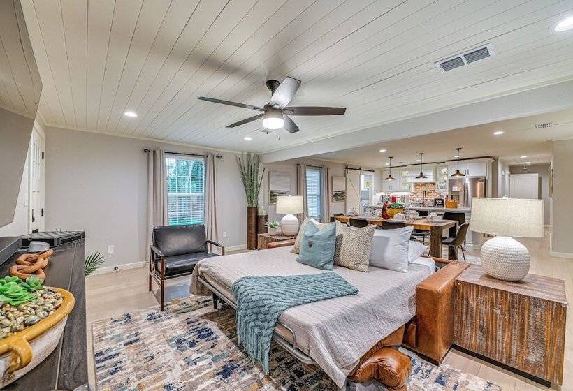 Luxe Pilot Point Home: 3 Mi To Lake Ray Roberts