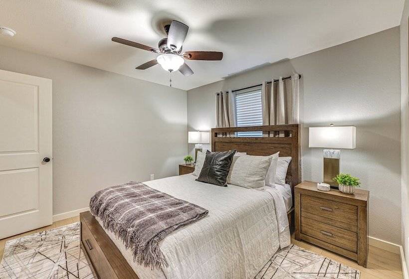 Luxe Pilot Point Home: 3 Mi To Lake Ray Roberts