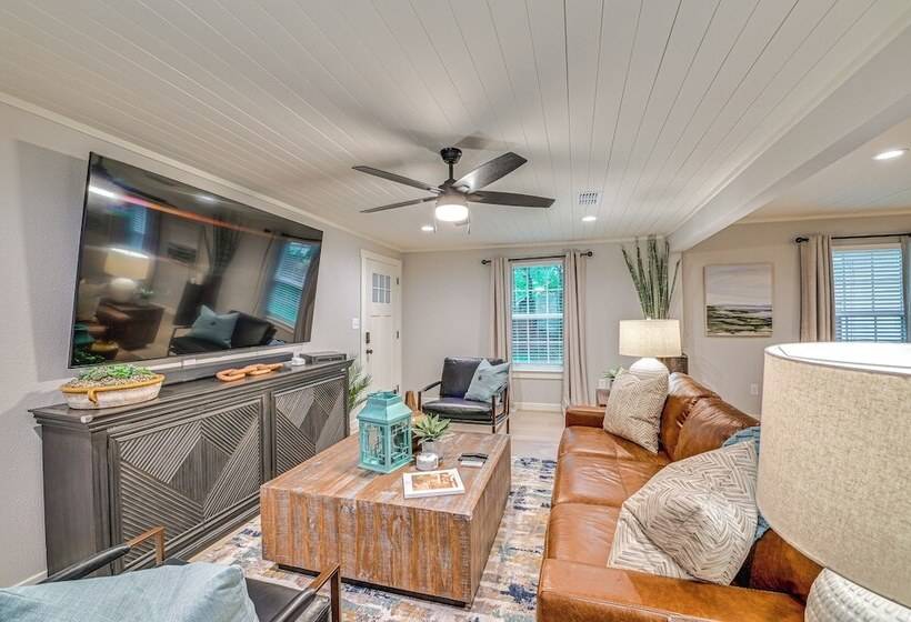 Luxe Pilot Point Home: 3 Mi To Lake Ray Roberts