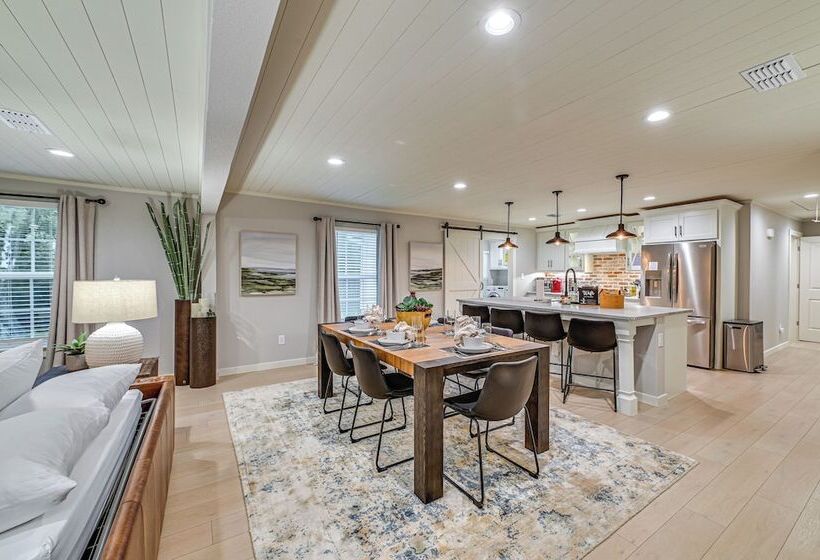 Luxe Pilot Point Home: 3 Mi To Lake Ray Roberts