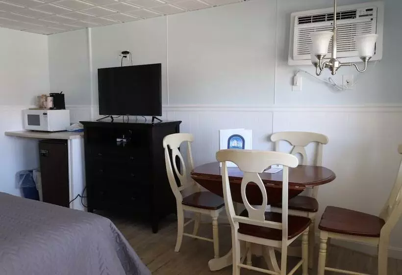 Mainsail Motel & Cottages