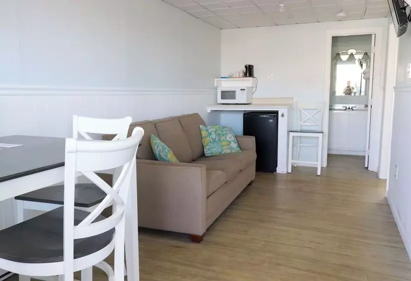 Mainsail Motel & Cottages