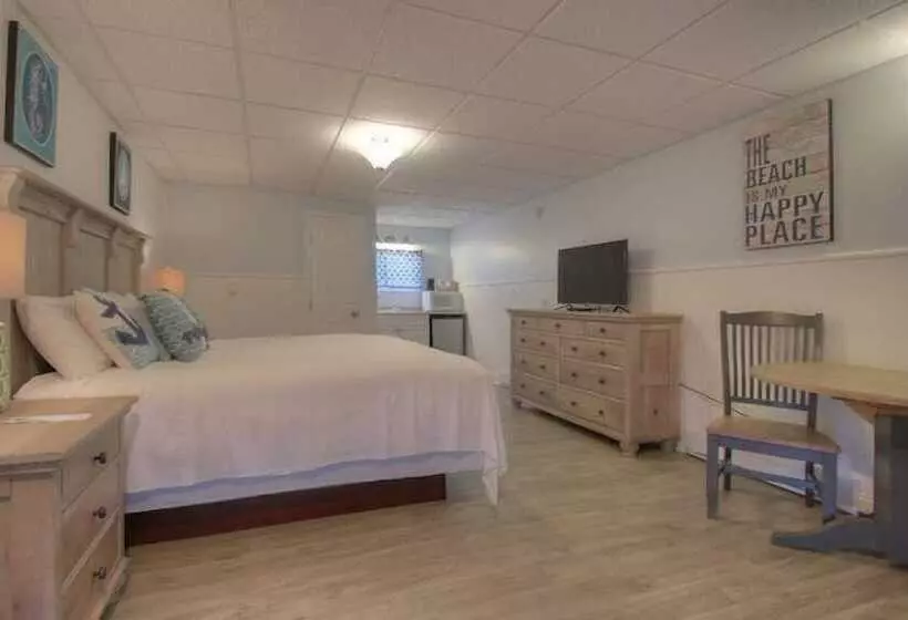 Mainsail Motel & Cottages
