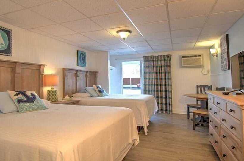 Mainsail Motel & Cottages