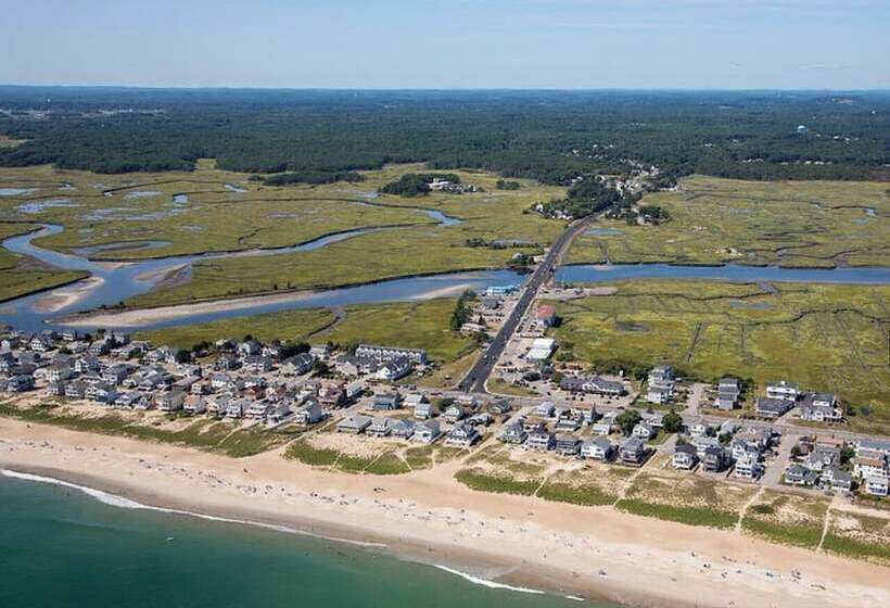 Mainsail Motel & Cottages