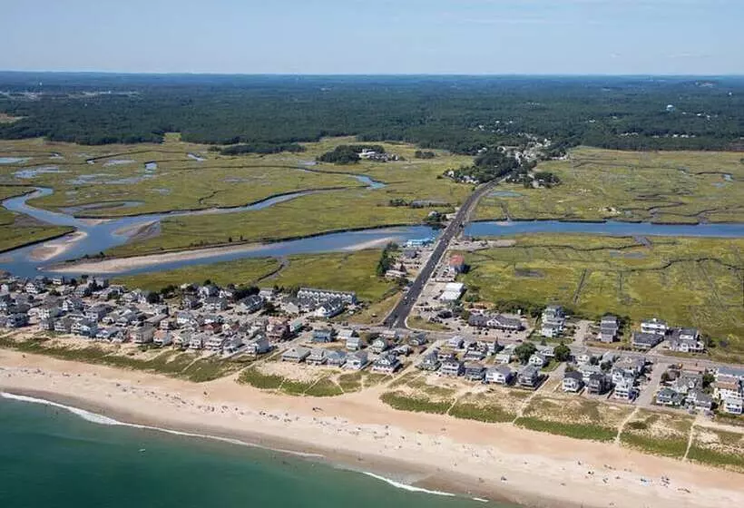 Mainsail Motel & Cottages