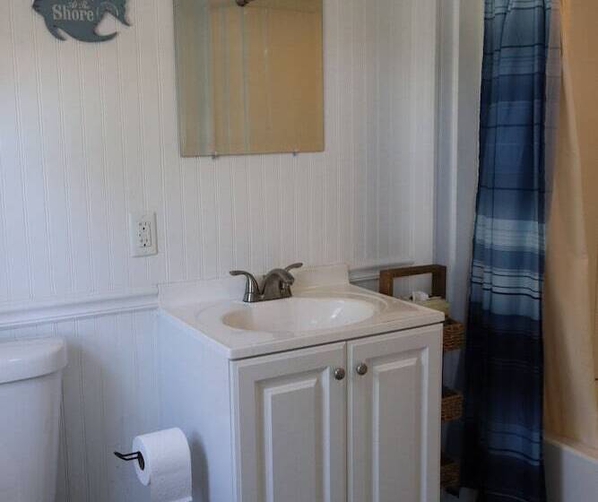 Mainsail Motel & Cottages