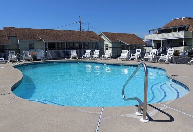 Mainsail Motel & Cottages