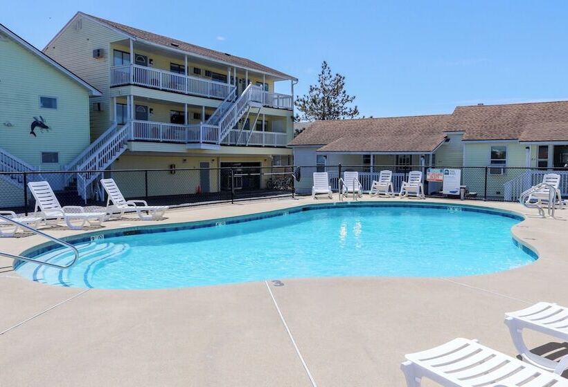 Mainsail Motel & Cottages