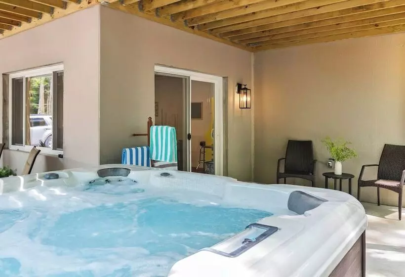 Maple Oasis By Avantstay Newly Built W/ Hot Tub, Game Room & Fire Pit