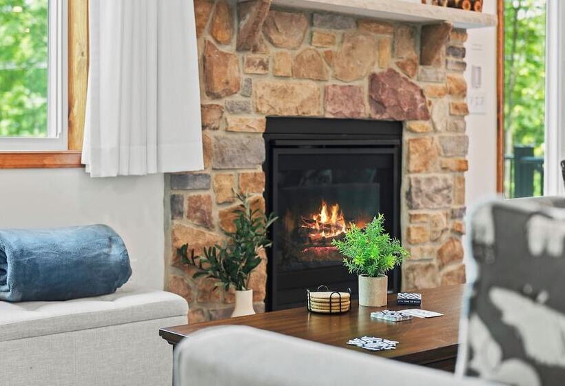 Maple Oasis By Avantstay Newly Built W/ Hot Tub, Game Room & Fire Pit