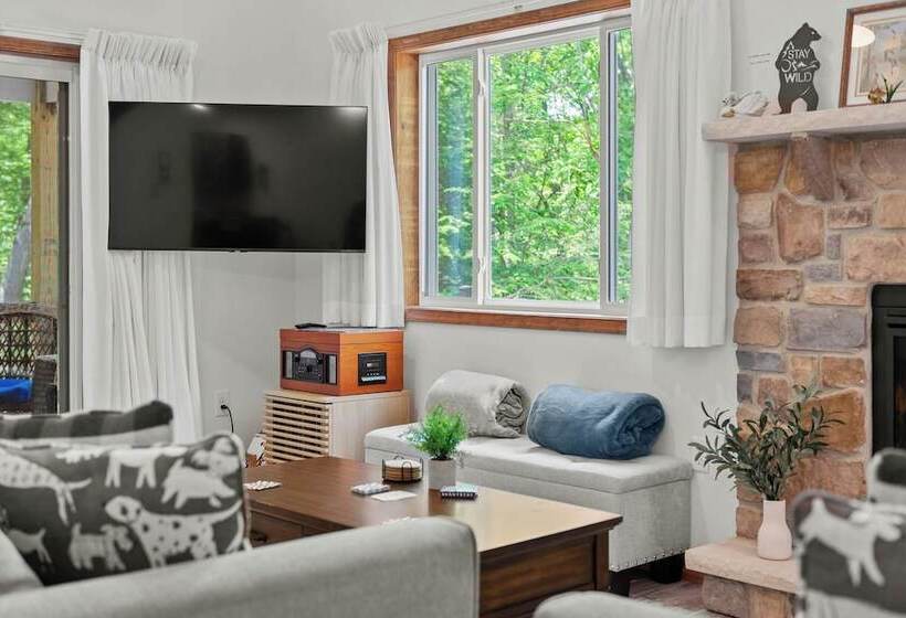 Maple Oasis By Avantstay Newly Built W/ Hot Tub, Game Room & Fire Pit