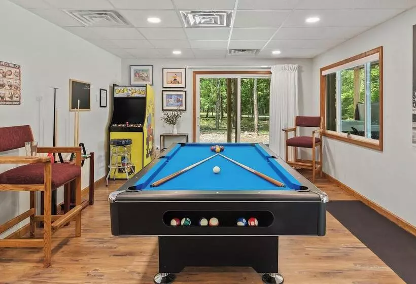 Maple Oasis By Avantstay Newly Built W/ Hot Tub, Game Room & Fire Pit