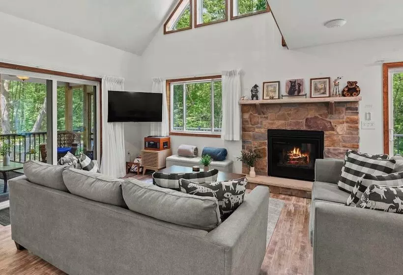 Maple Oasis By Avantstay Newly Built W/ Hot Tub, Game Room & Fire Pit