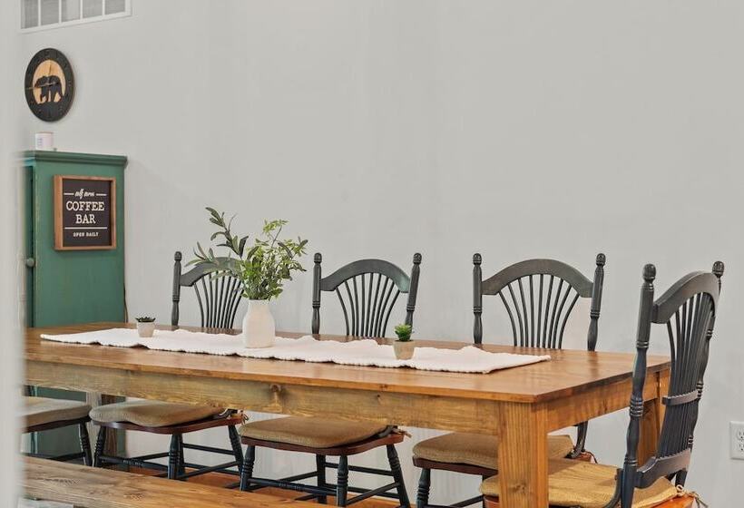 Maple Oasis By Avantstay Newly Built W/ Hot Tub, Game Room & Fire Pit