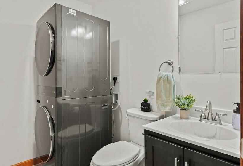 Maple Oasis By Avantstay Newly Built W/ Hot Tub, Game Room & Fire Pit