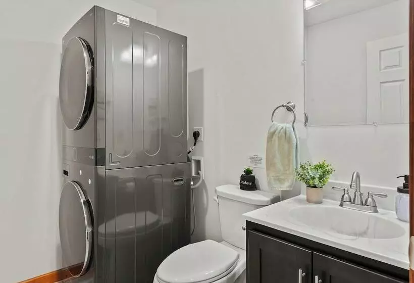 Maple Oasis By Avantstay Newly Built W/ Hot Tub, Game Room & Fire Pit