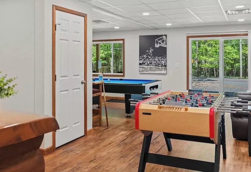 Maple Oasis By Avantstay Newly Built W/ Hot Tub, Game Room & Fire Pit