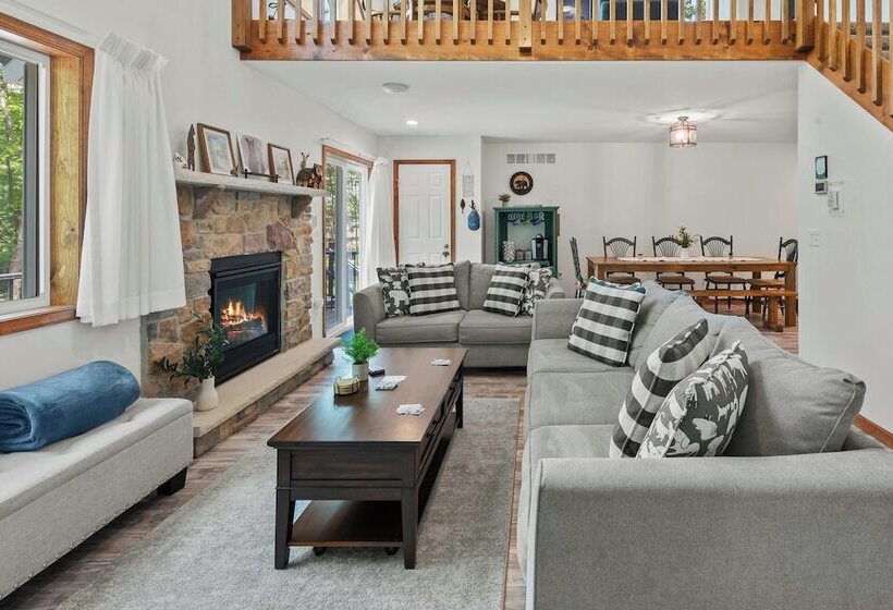 Maple Oasis By Avantstay Newly Built W/ Hot Tub, Game Room & Fire Pit