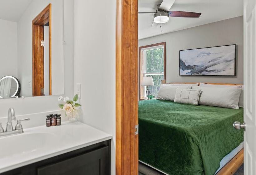 Maple Oasis By Avantstay Newly Built W/ Hot Tub, Game Room & Fire Pit