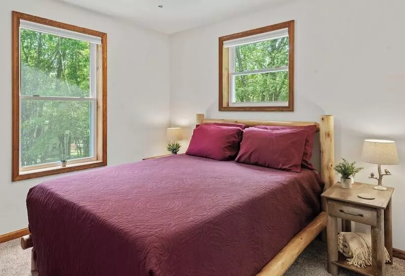 Maple Oasis By Avantstay Newly Built W/ Hot Tub, Game Room & Fire Pit