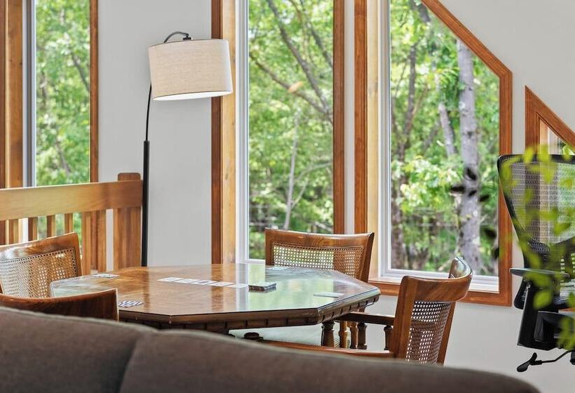 Maple Oasis By Avantstay Newly Built W/ Hot Tub, Game Room & Fire Pit