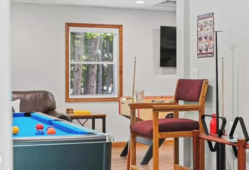 Maple Oasis By Avantstay Newly Built W/ Hot Tub, Game Room & Fire Pit