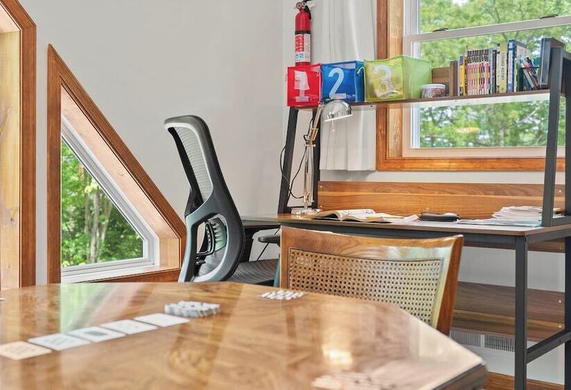 Maple Oasis By Avantstay Newly Built W/ Hot Tub, Game Room & Fire Pit