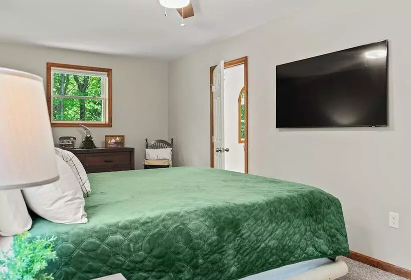 Maple Oasis By Avantstay Newly Built W/ Hot Tub, Game Room & Fire Pit