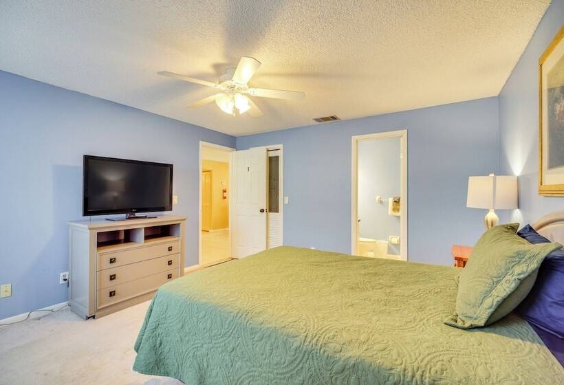 7 Mi To Satellite Beach: Melbourne Home W/ Yard