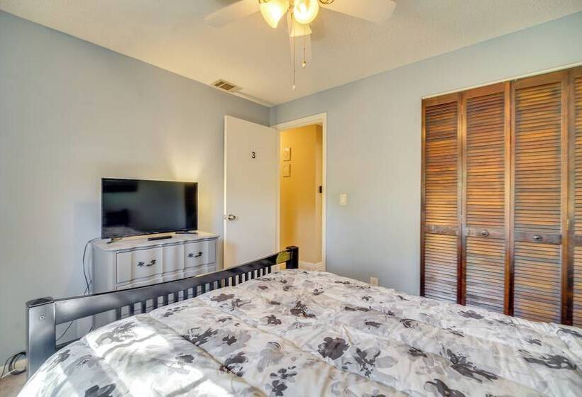 7 Mi To Satellite Beach: Melbourne Home W/ Yard