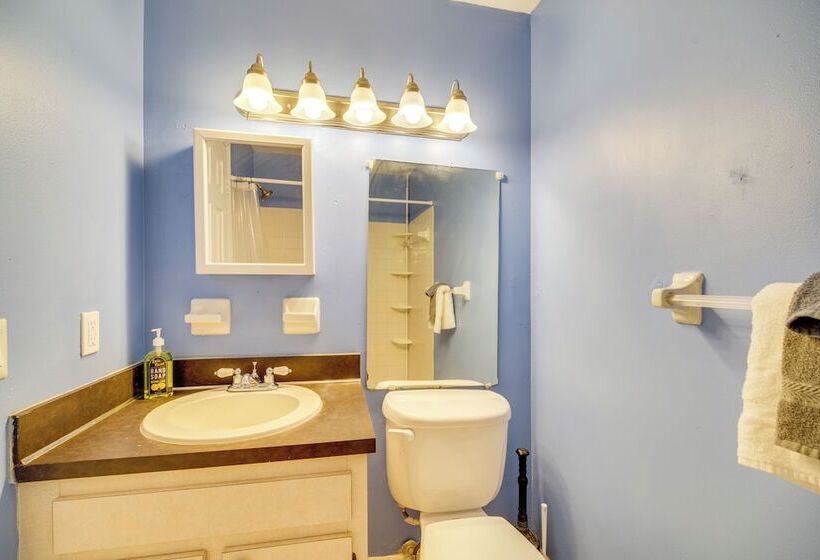 7 Mi To Satellite Beach: Melbourne Home W/ Yard