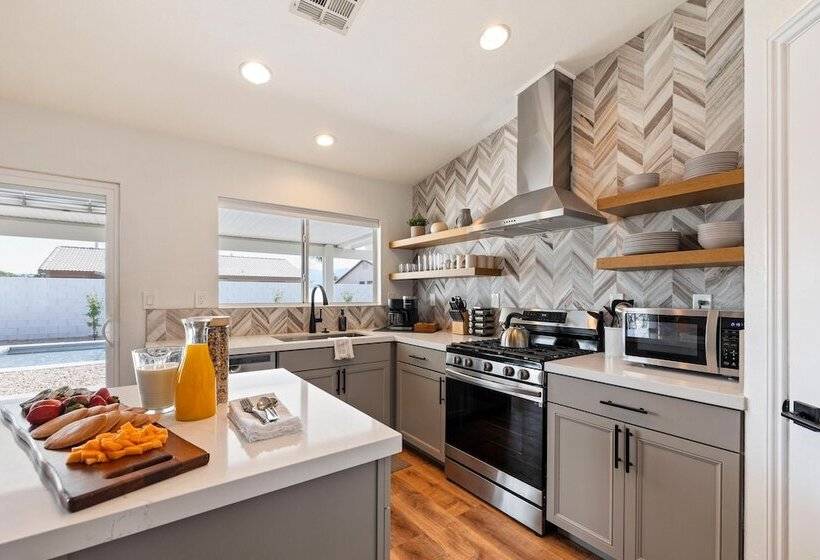 Montego By Avantstay Private Yard W/ Pool & Hot Tub