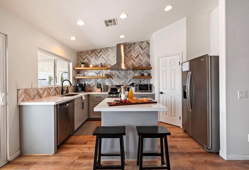 Montego By Avantstay Private Yard W/ Pool & Hot Tub