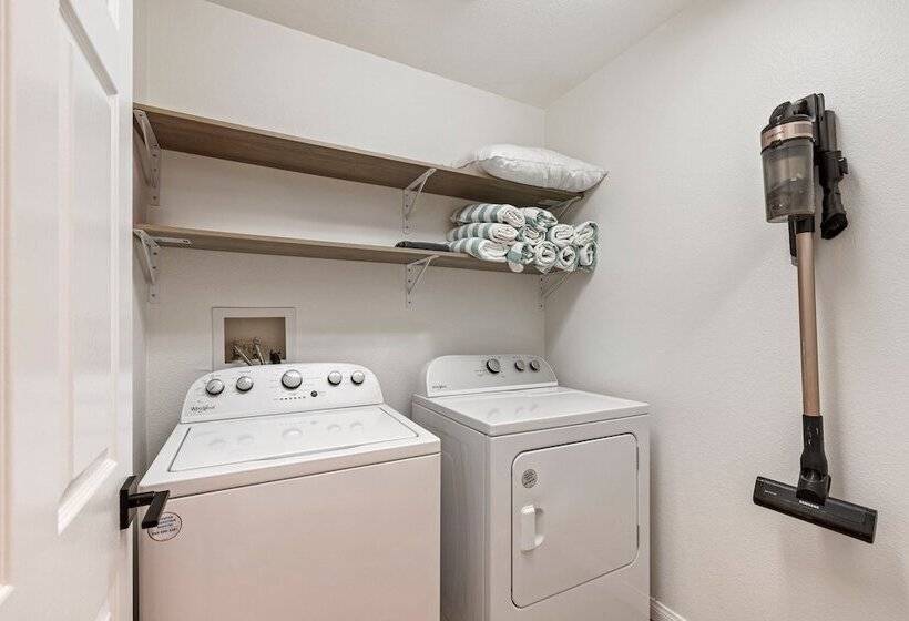 Montego By Avantstay Private Yard W/ Pool & Hot Tub