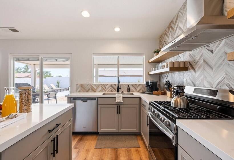 Montego By Avantstay Private Yard W/ Pool & Hot Tub