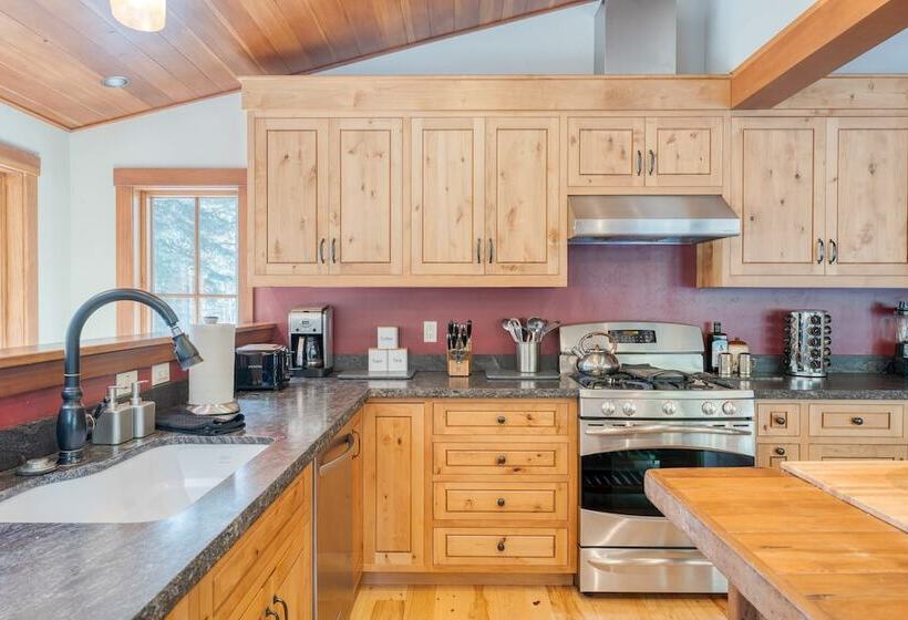 Ward Creek By Avantstay 5 Min Walk To Lake, Deck