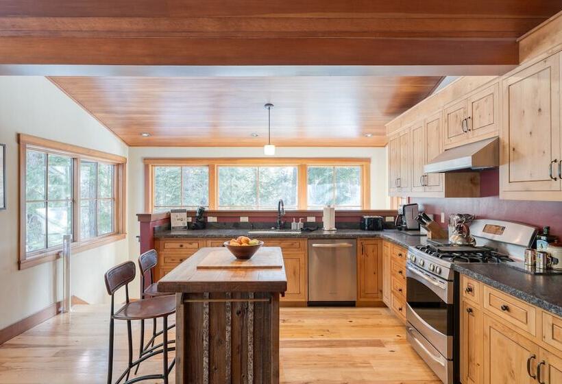 Ward Creek By Avantstay 5 Min Walk To Lake, Deck