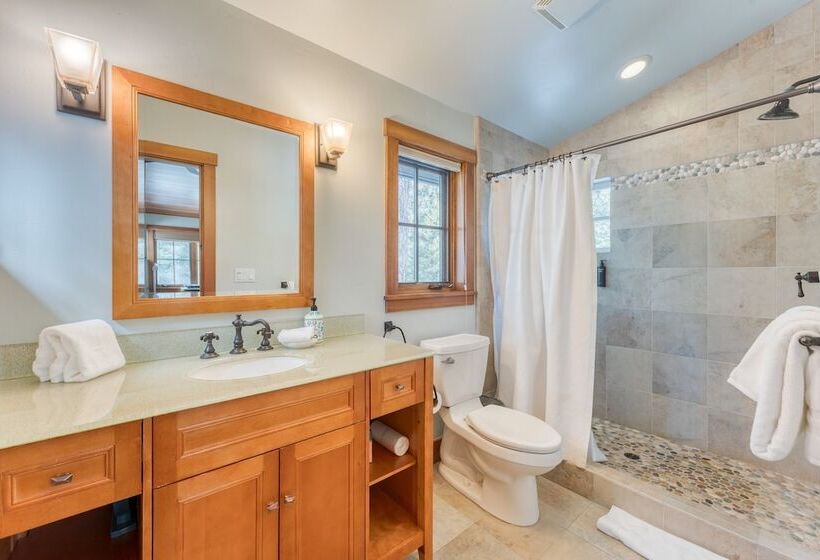 Ward Creek By Avantstay 5 Min Walk To Lake, Deck