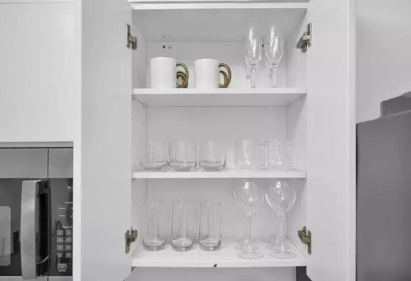 Zeus Sanctuary In Brickell Miami