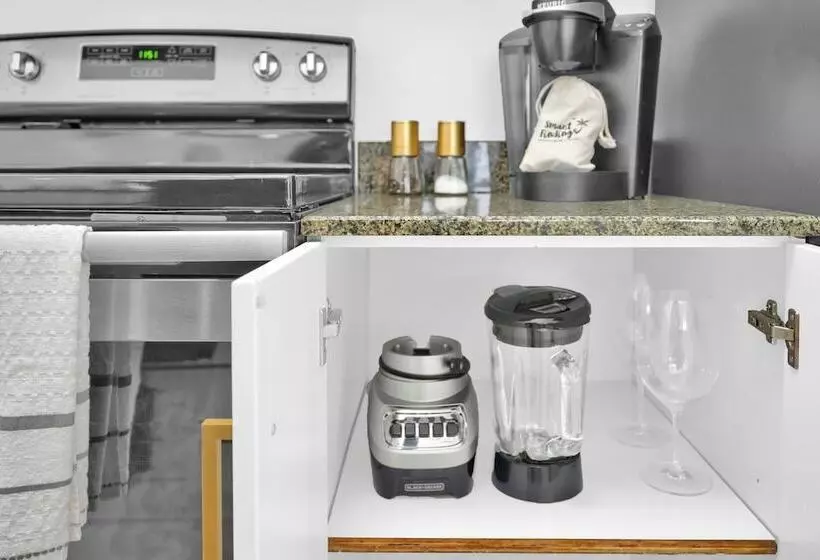 Zeus Sanctuary In Brickell Miami