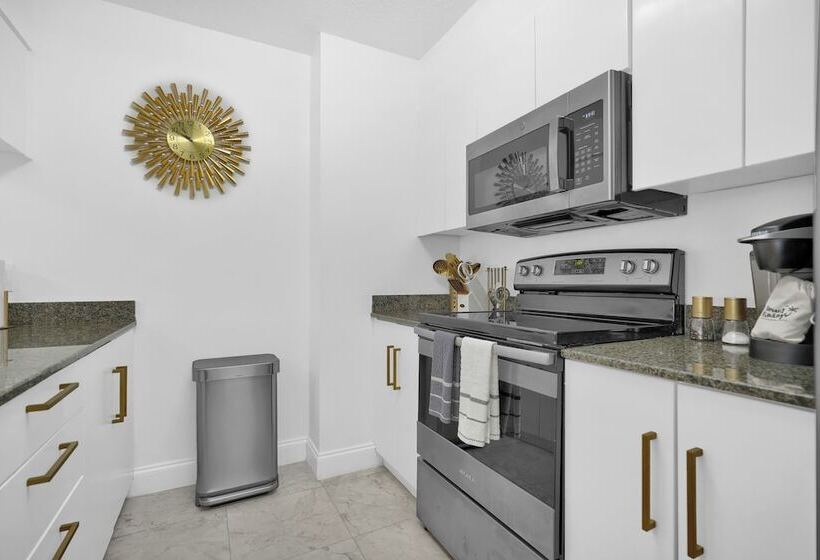 Zeus Sanctuary In Brickell Miami