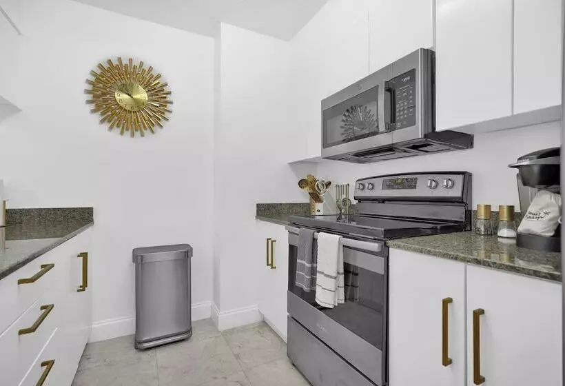 Zeus Sanctuary In Brickell Miami