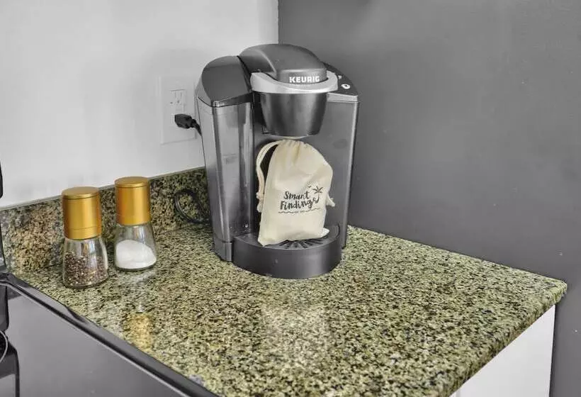 Zeus Sanctuary In Brickell Miami